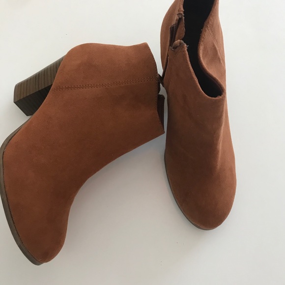 Brown suede Old Navy Boots - size 9 - like new! - Picture 1 of 5